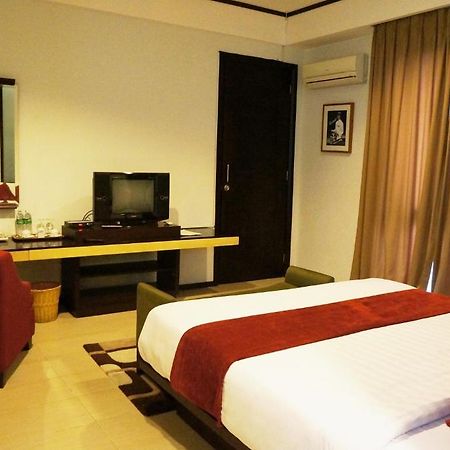 Rumah Nenek Hotel And Restaurant Padang  Kültér fotó