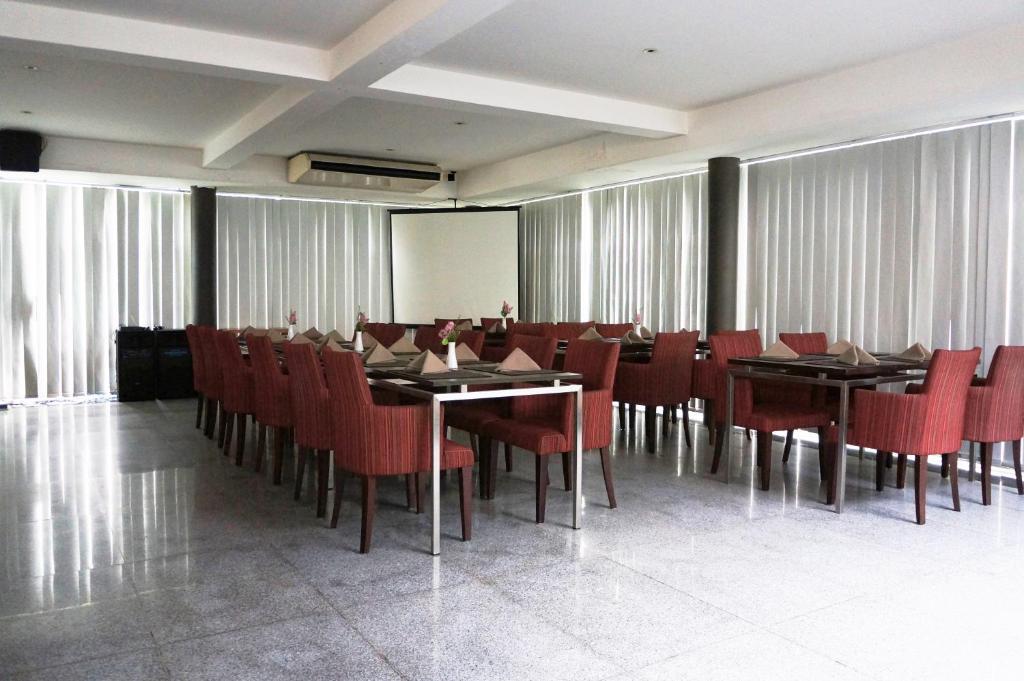 Rumah Nenek Hotel And Restaurant Padang  Kültér fotó