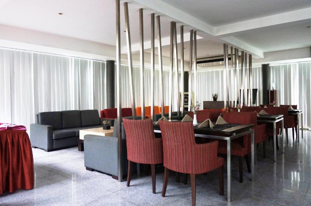 Rumah Nenek Hotel And Restaurant Padang  Kültér fotó