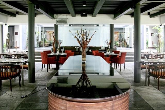Rumah Nenek Hotel And Restaurant Padang  Kültér fotó